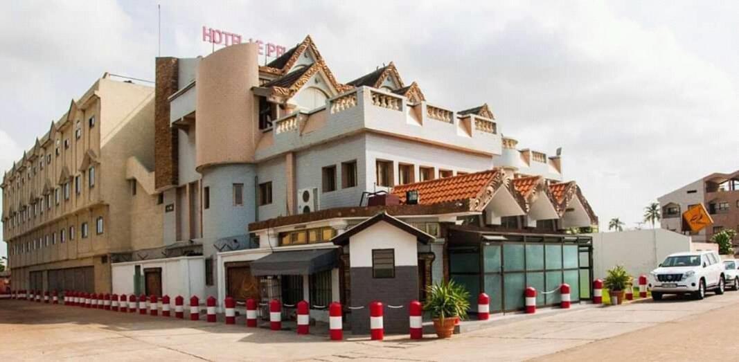 Hotel Le Pelican Ломе Экстерьер фото