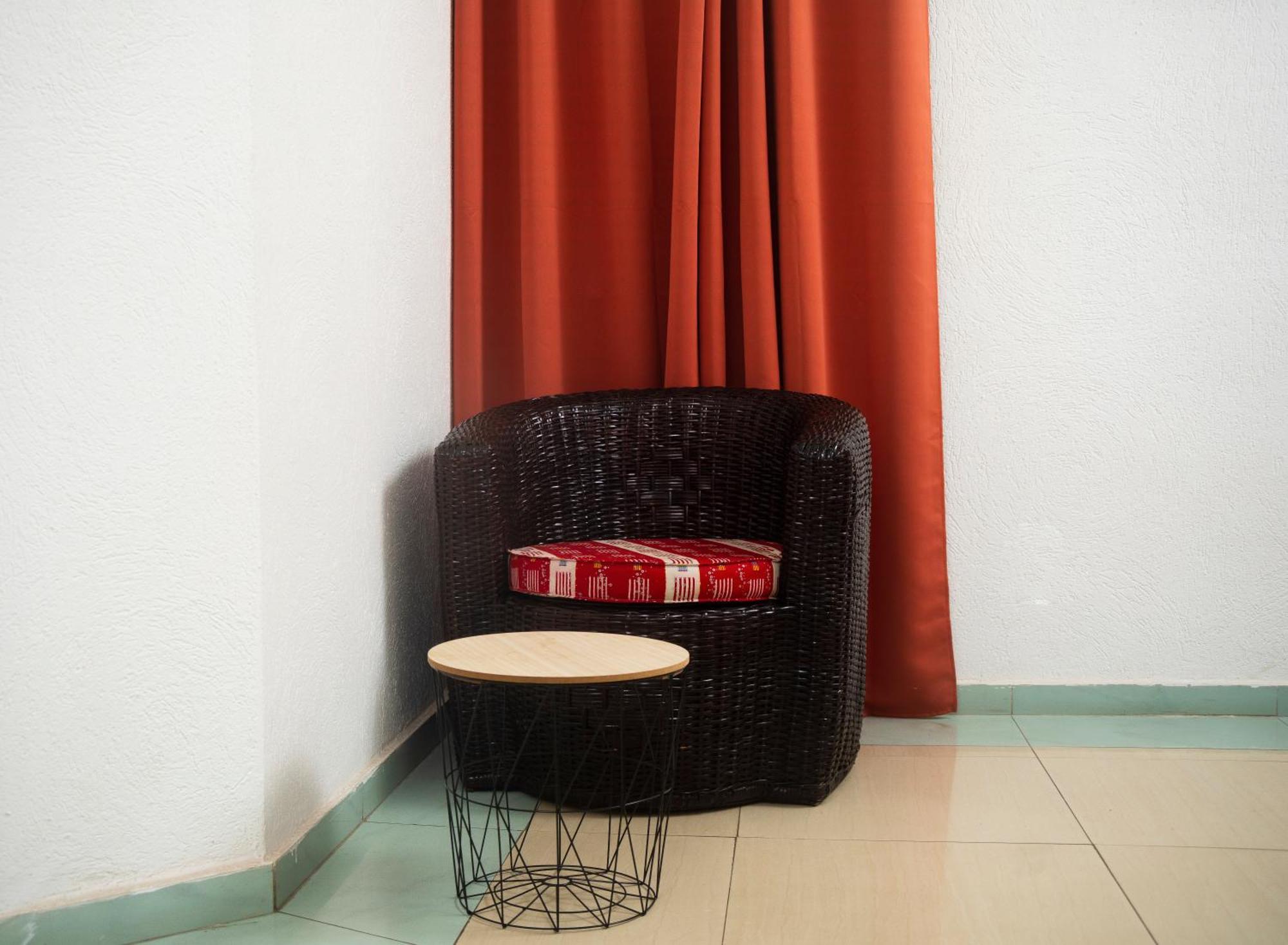 Hotel Le Pelican Ломе Экстерьер фото